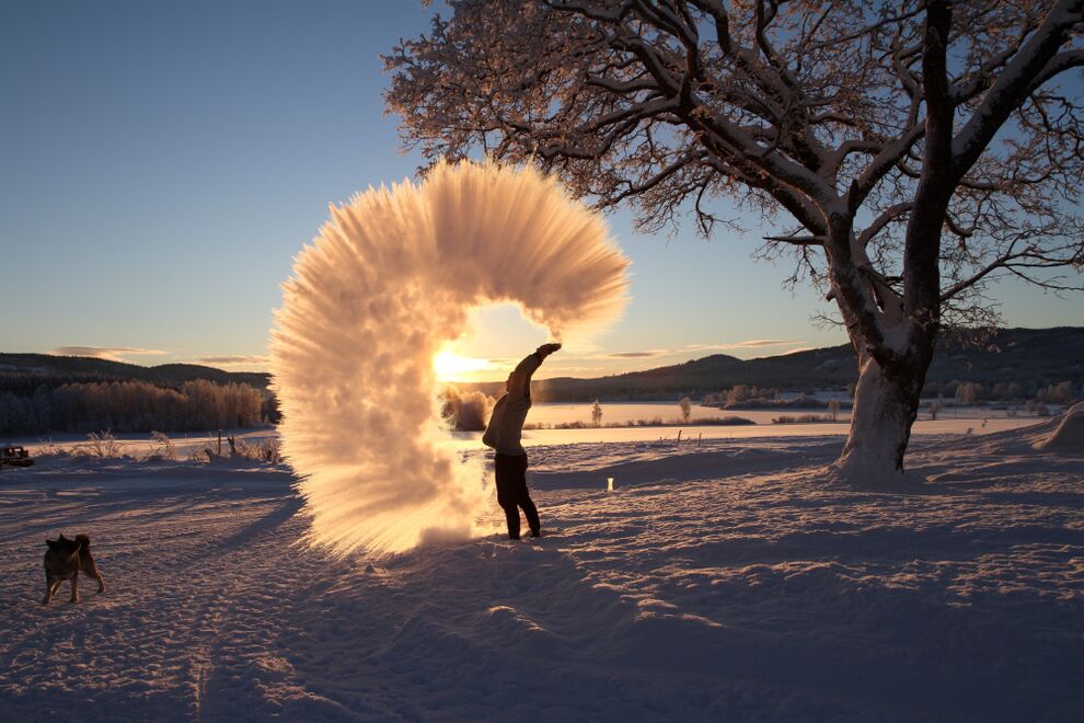 Thow boiling water in the air snow