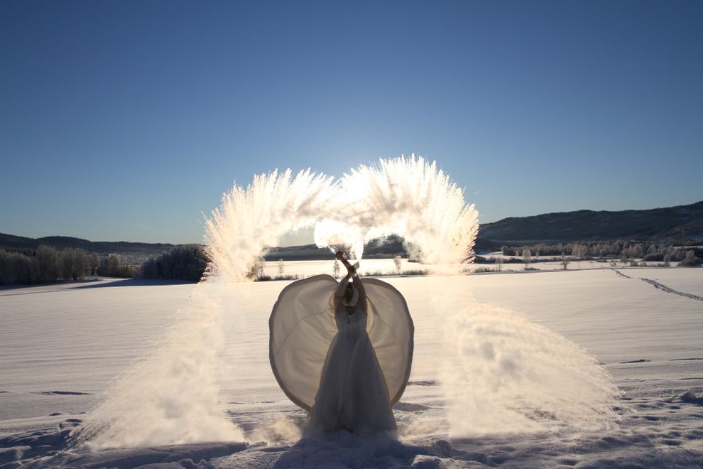 Thow boiling water in the air snow heartshaped bride