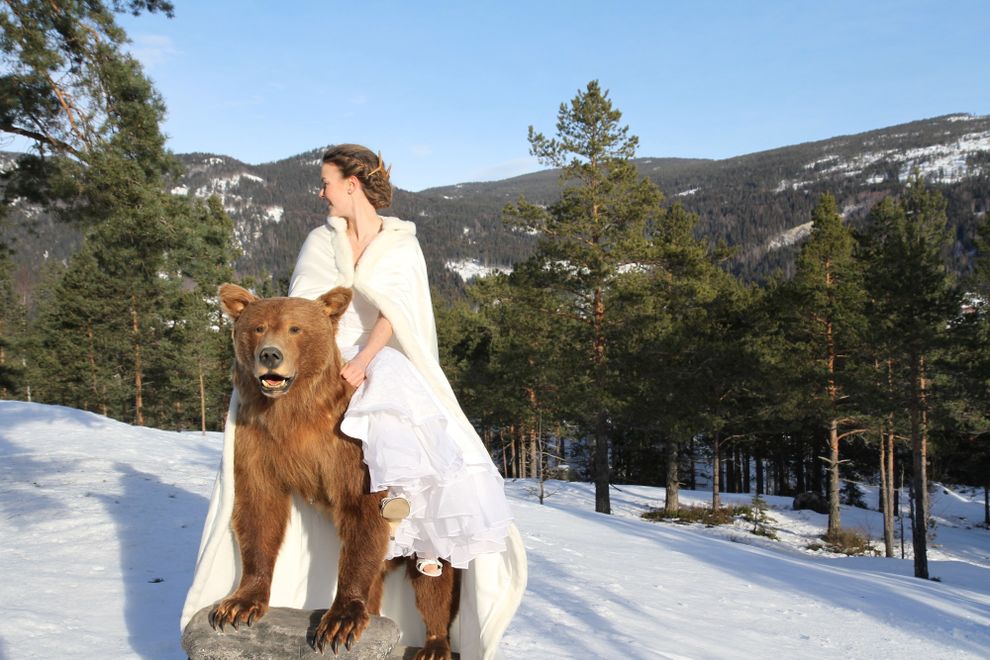 brown bear bride nature wedding outdoor