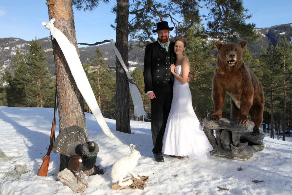 brown bear bride nature wedding outdoor