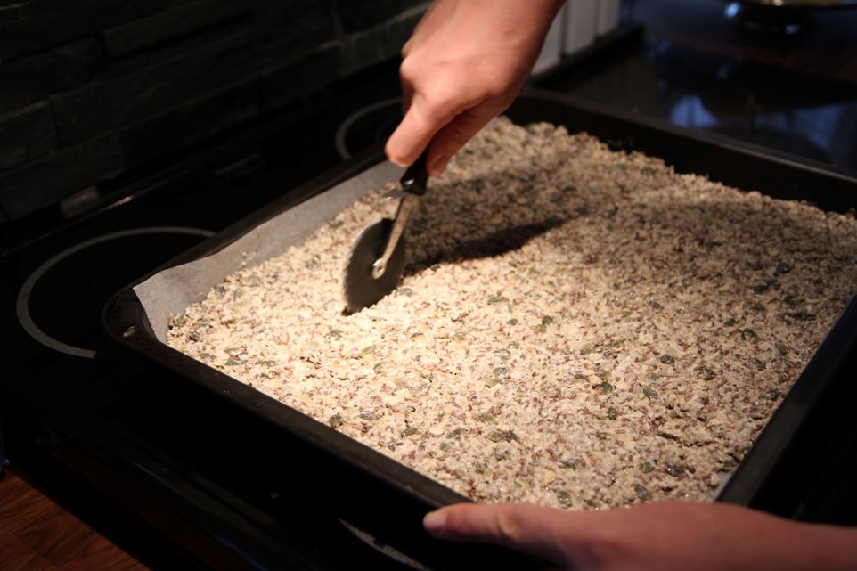 healthy baking, healthy snack, bread alternative, superfoods, hemp seeds, chia seeds, flax seeds