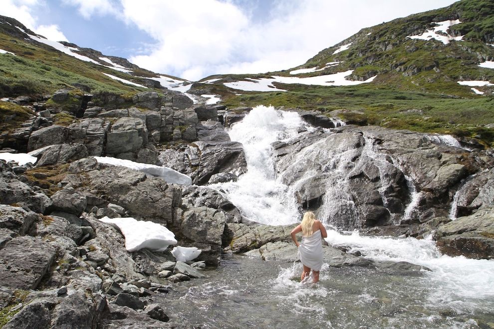 girl bathing icewater