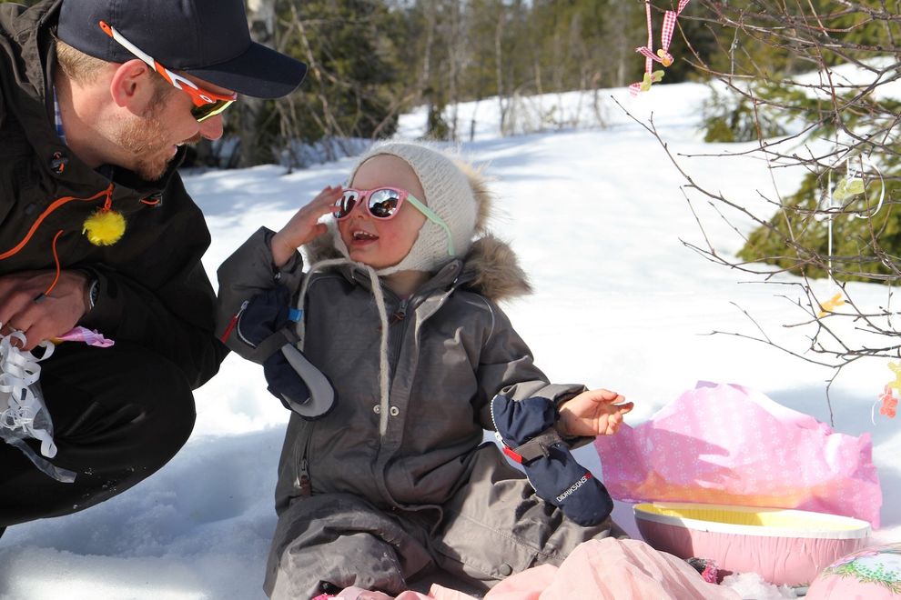 easter egg hunt snow